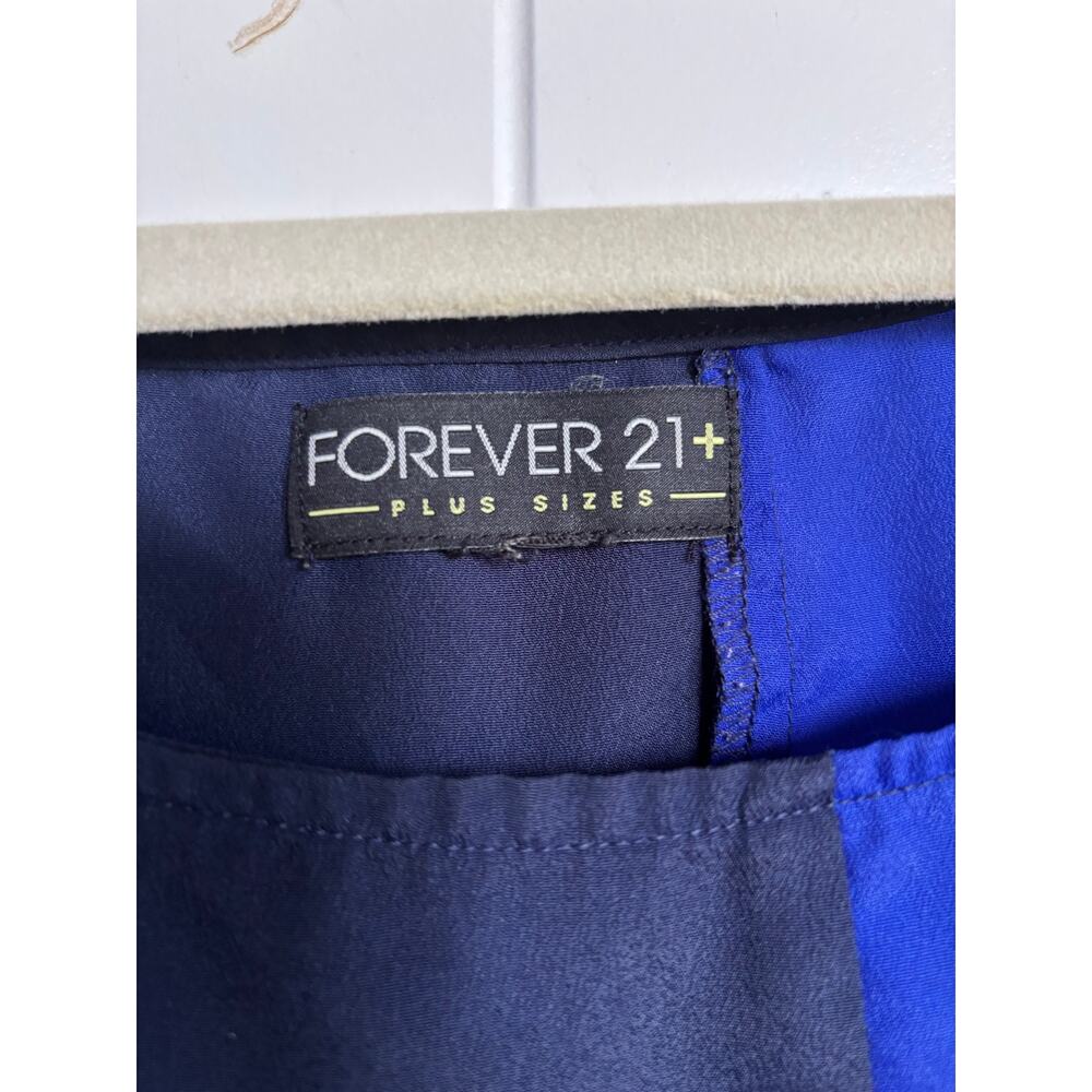 Forever 21 Plus Size 1X Blue Geometric Peplum Blouse - Picture 5 of 8
